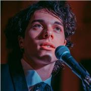 Da sempre volevi imparare a suonare uno strumento?
Posso aiutarti! Sono un insegnate di chitarra, pianoforte e basso.